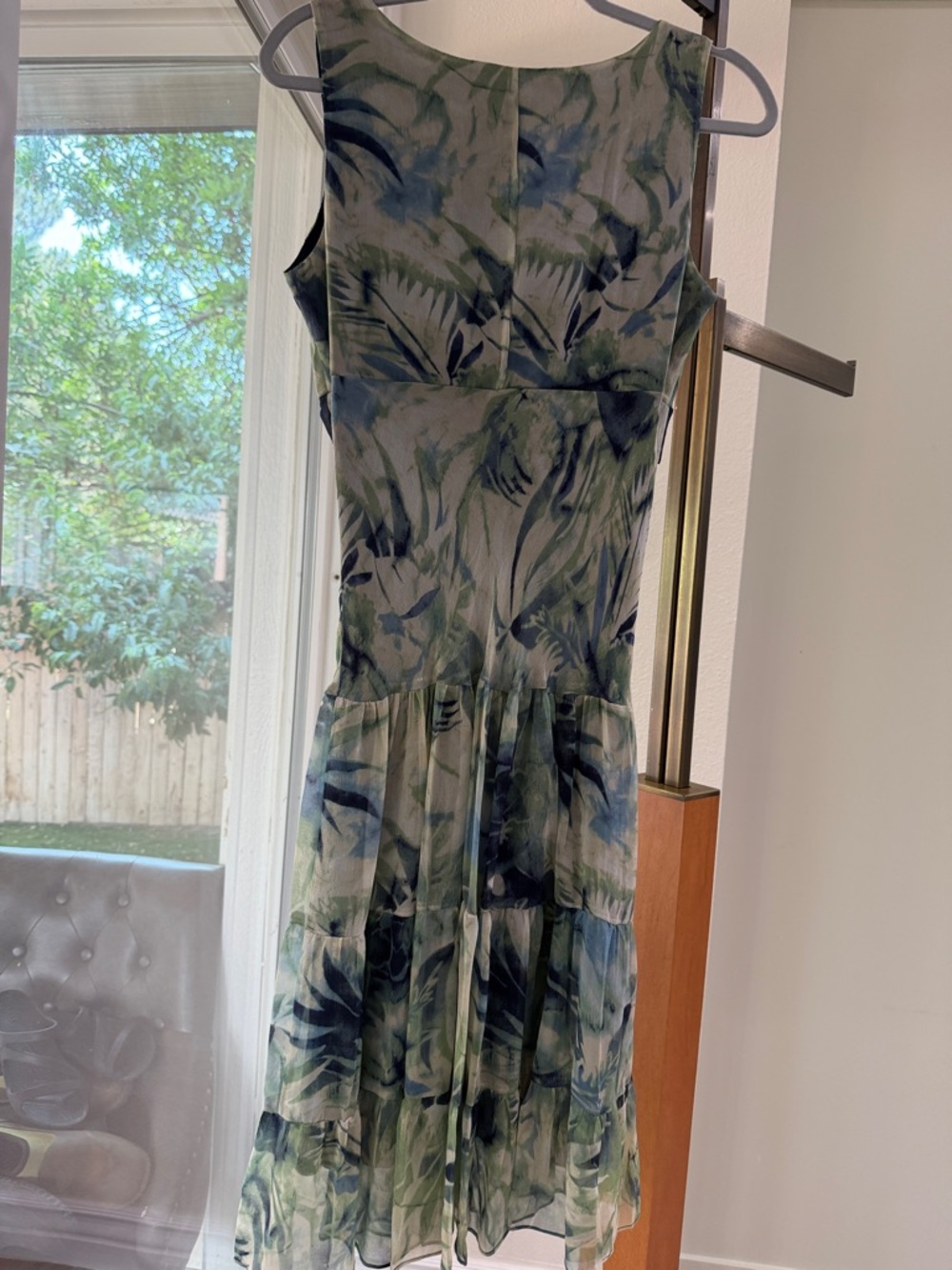jonathan martin Green and Navy Floral V-Neck Tiered Midi Dress 100% silk - Picture 6 of 7